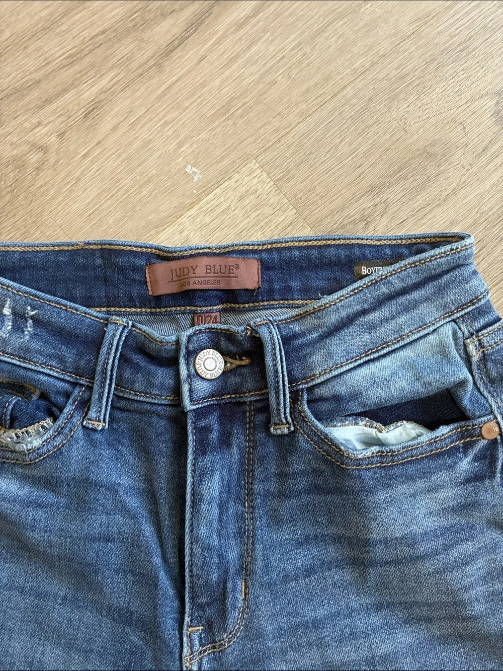NWOT Judy Blue Medium Light Blue Boyfriend Jeans